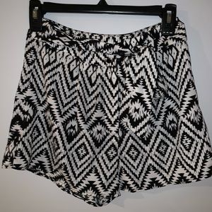 High-waisted Patterned Shorts With Belt